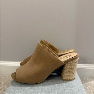 Women's Tan Peep-Toe Block Heel Mules
